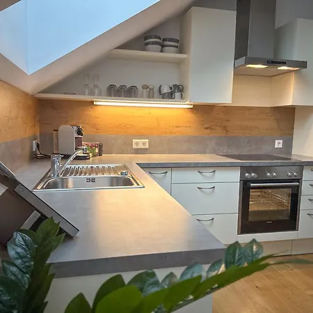 Apartment Eight Premium Seekirchen, Charmante 3-zi-dachgeschoss-wohnung Mit Balkon