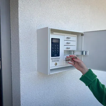 Apartment Eight Premium Seekirchen, Charmante 3-zi-dachgeschoss-wohnung Mit Balkon *