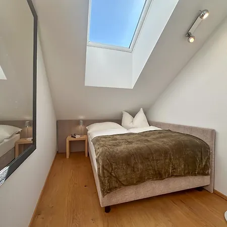 Eight Premium Seekirchen, Charmante 3-zi-dachgeschoss-wohnung Mit Balkon Apartment Seekirchen am Wallersee