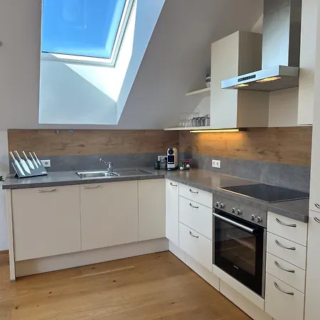 Apartment Eight Premium Seekirchen, Charmante 3-zi-dachgeschoss-wohnung Mit Balkon