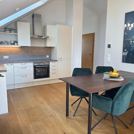 Eight Premium Seekirchen, Charmante 3-zi-dachgeschoss-wohnung Mit Balkon Apartment