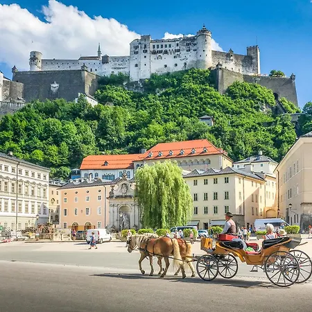 Eight Premium Seekirchen, Charmante 3-zi-dachgeschoss-wohnung Mit Balkon Apartment